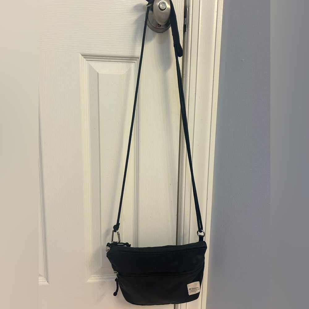Lululemon patch cross body bag 2.5 L